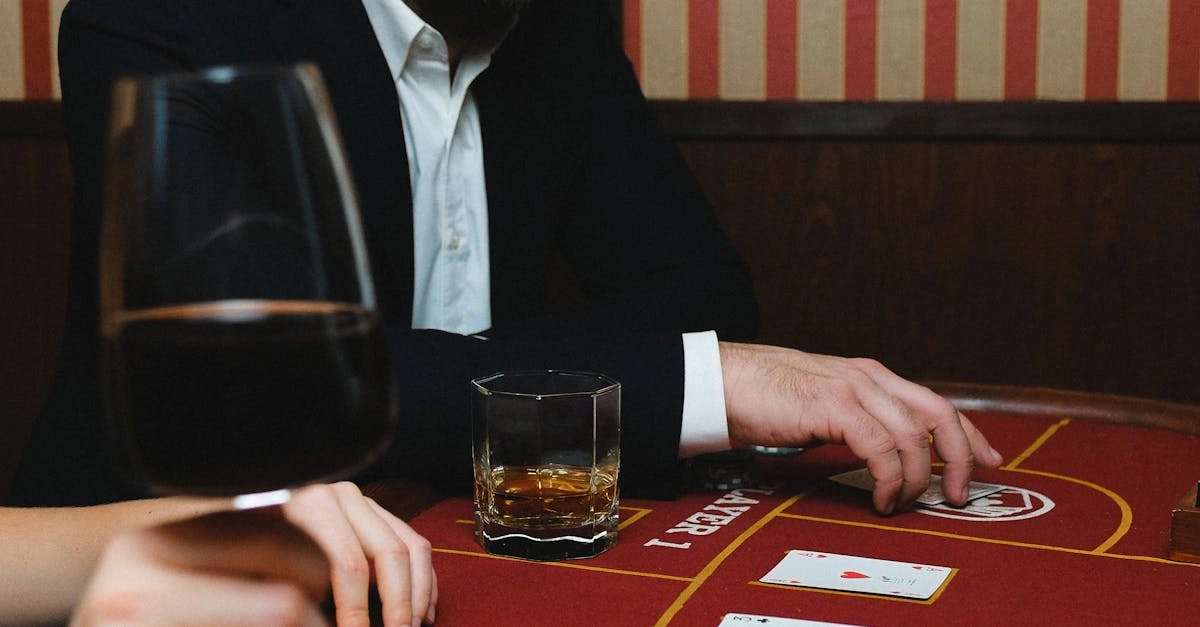 Блэкджек в казино с картами на игровом столе